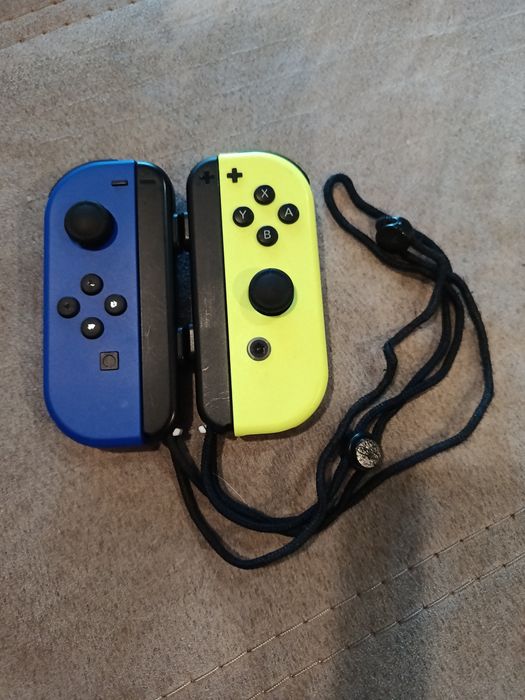 Par de Comandos Joy-Con Esquerdo Azul / Direito Neon Amareloazul Amarelo Neon