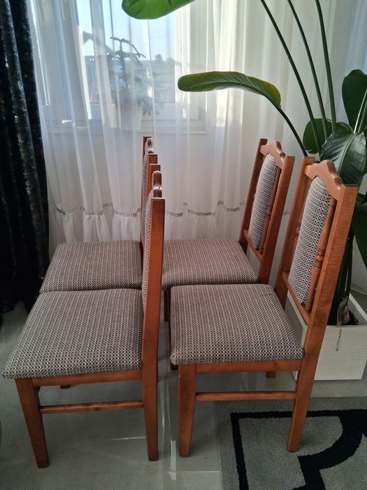krzesła solidne  4 szt.w dobrym stanie