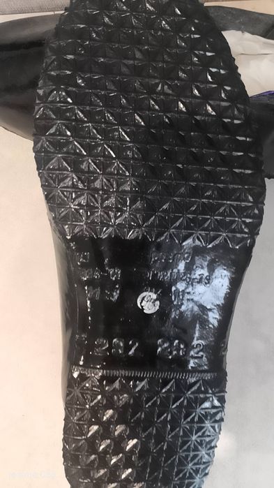 чоловічі резинові галоші.