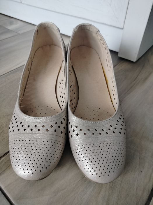 Buty czółenka Clara Barson r.39