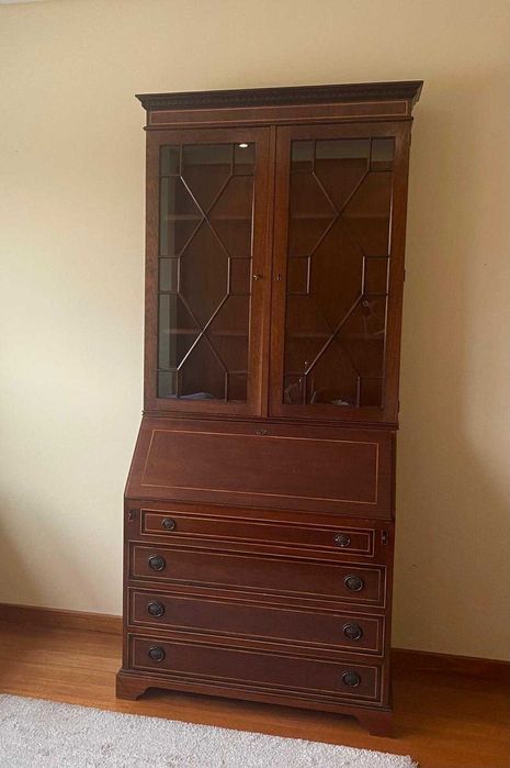 Escrivaninha em Mogno