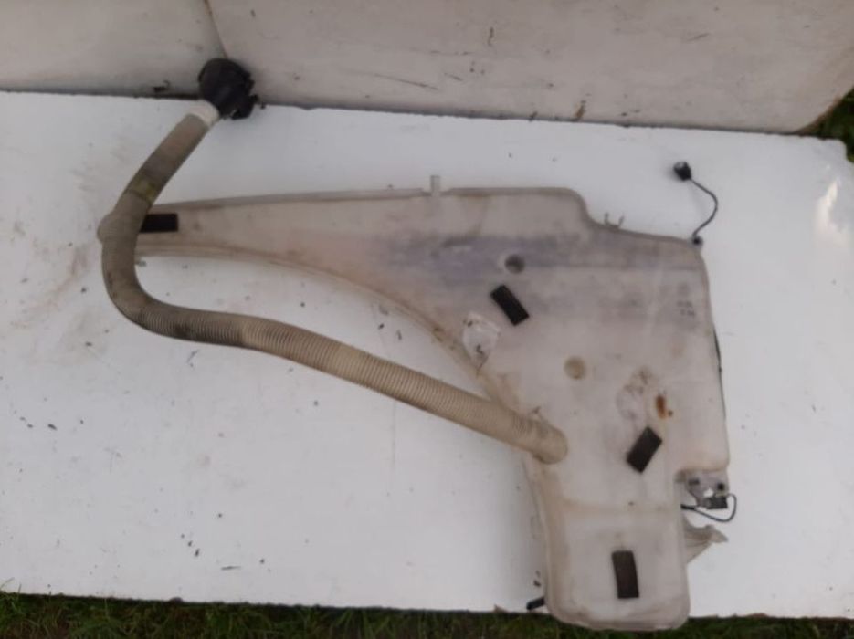 ZBIORNICZEK SPRYSKIWACZY BMW E87 E81 E90 E91