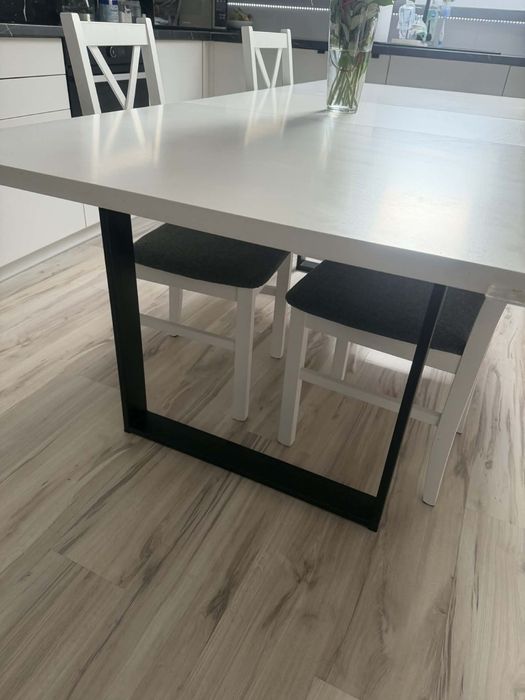 Stół      biały okazja