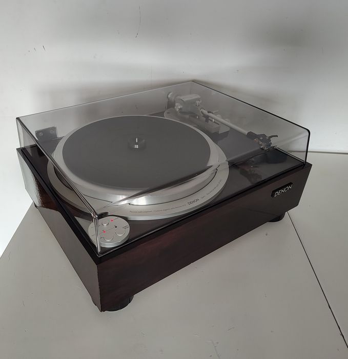Denon DP-59M , gramofon wysokiej klasy . Najwyższy model
