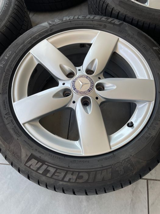 Jantes Mercedes com pneus novos