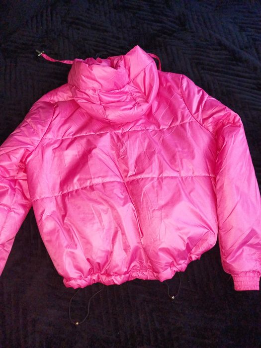 Różowa kurtka ze ściagaczem