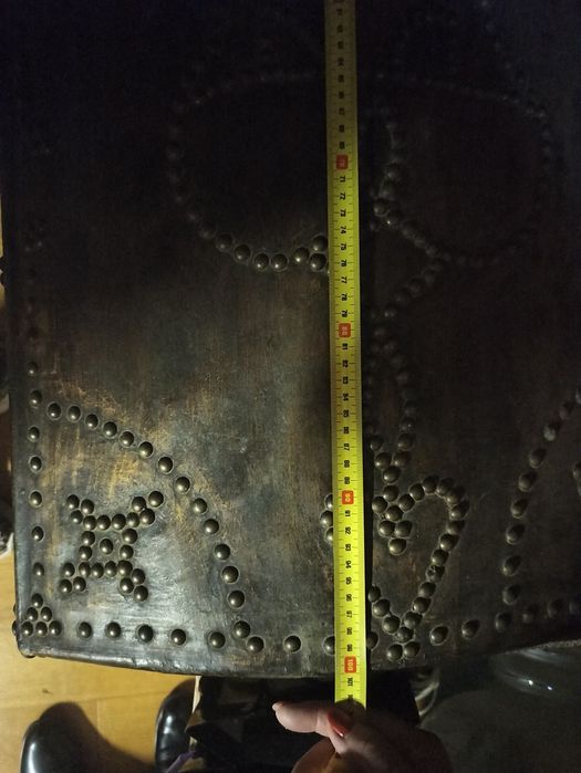 Arca/baú antigo de couro e madeira