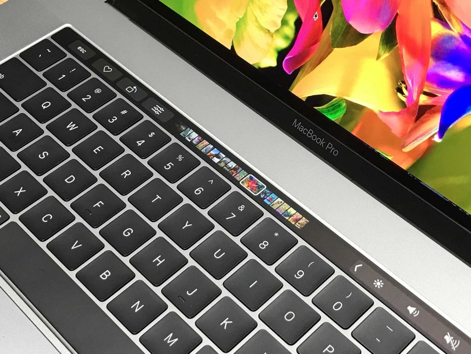 Macbook Pro 2020 M1 com Touch Bar