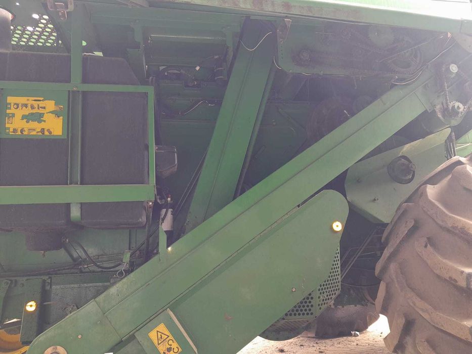 John Deere 1570 Kombajn Zbożowy New Holland Class