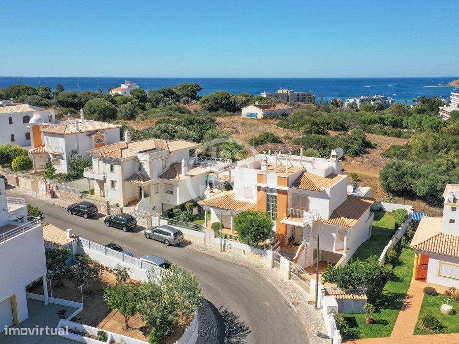 Moradia T4 com Vista Mar, Piscina e Ampla Garagem a Poucos Minutos ...