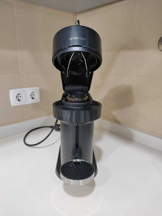 Máquina de Café - Nespresso Vertuo Next (Black)