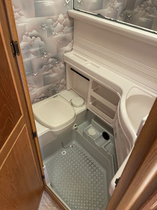 автобудинок hobby кемпер караван гарний стан обмін на авто