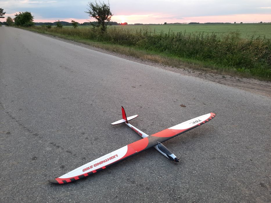 Motoszybowiec RC Lightning 2100