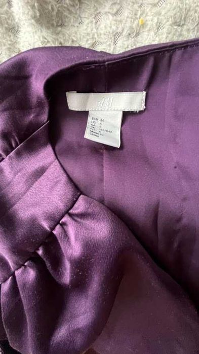 Elegancka kopertowa satynowa sukienka H&M r. 36