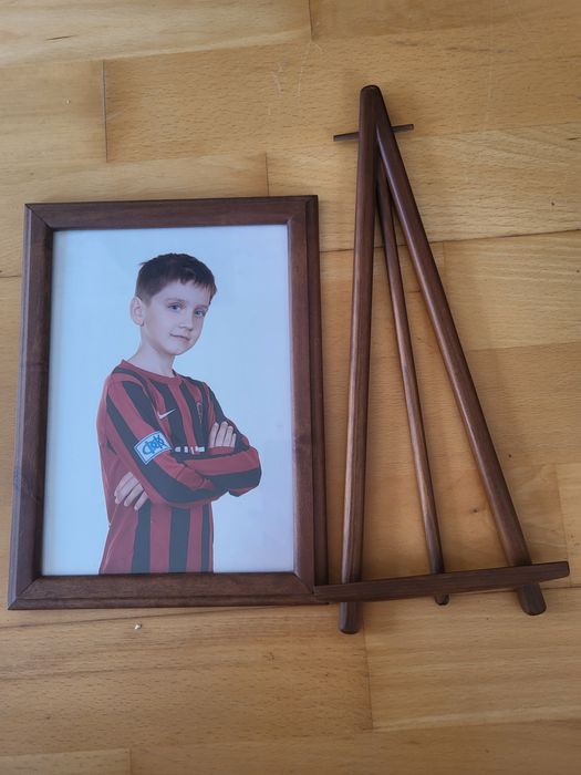 Фото рамка з мольбертом