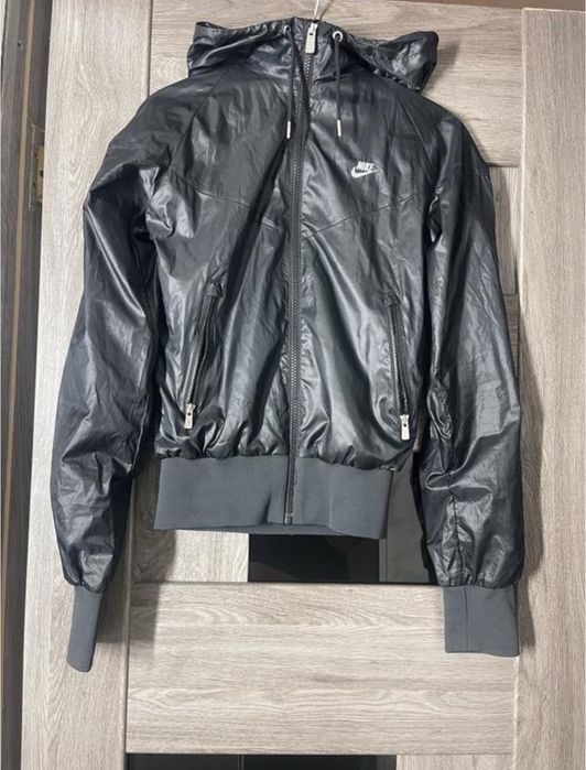 Курточка -вітрівка чорна nike windrunner