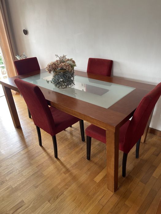 Movel e mesa.