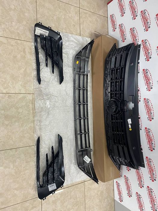 Решітка в бампер радіатора VW Passat B8 NMS USA R-line