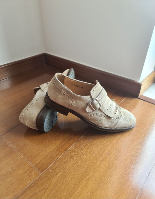 Sapatos Romeu em camurça