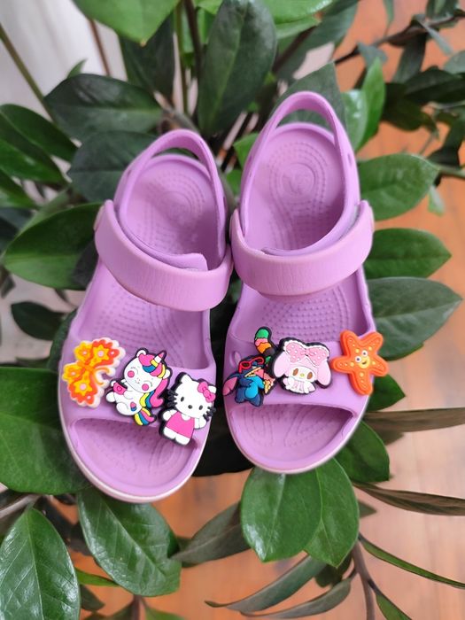 Crocs C10 27 26 sandały gumowe do wody plaża basen przypinki