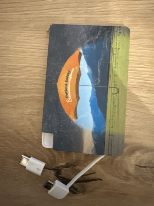 Powerbank solarny 2600mAh z usb-c i usb-b