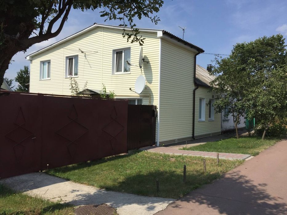 1/2 частина   добротного двоповерхового будинку на Ст Подусівці
