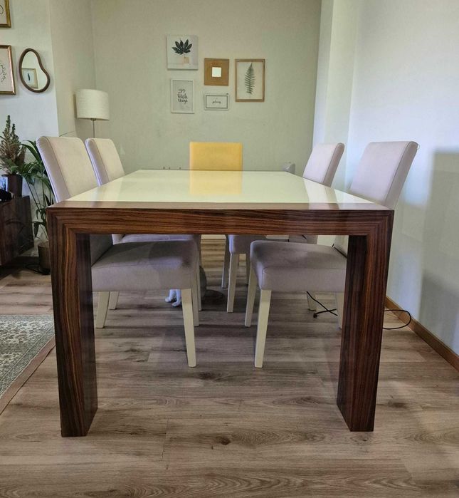 Mesa Bege lacada 1,90 x 1,05 (extensivel) com cadeiras