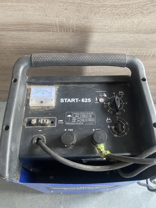 Prostownik transformatorowy z rozruchem  Adler START 625 12/24v