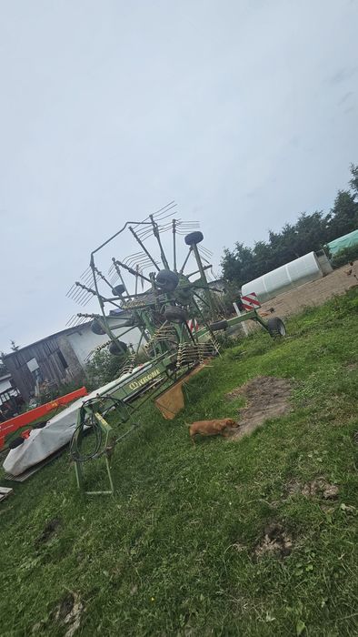 Duża masywna zgrabiarka Krone Swadro 800/26