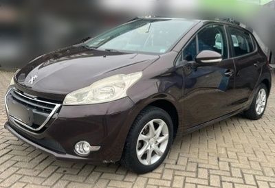 Peugeot 208  1.2 vti para peças