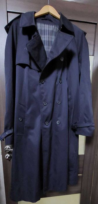 Плащ-тренч, пальто темного синего цвета