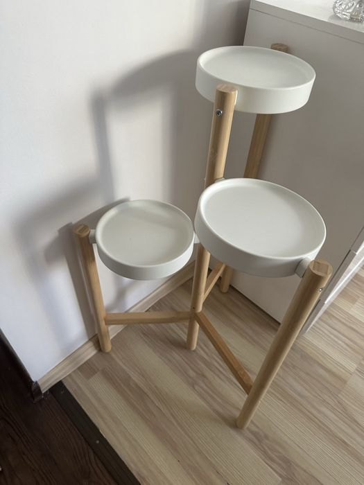 Toaletka biala i stolik , kwietnik dowoz