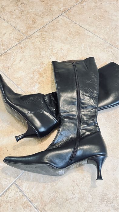 Bota de senhora de cabedal