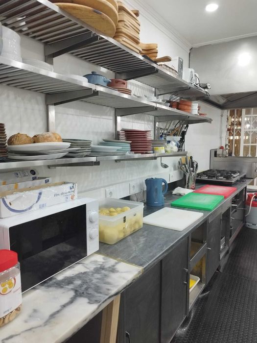 Trespasse Restaurante/Bar com Esplanada–Praia Paço de Arcos|Renda 900€
