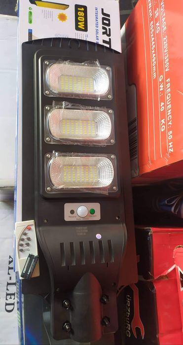 Focos led ip66 painel solar de 60 a 240w luz branca c/sensor e comando