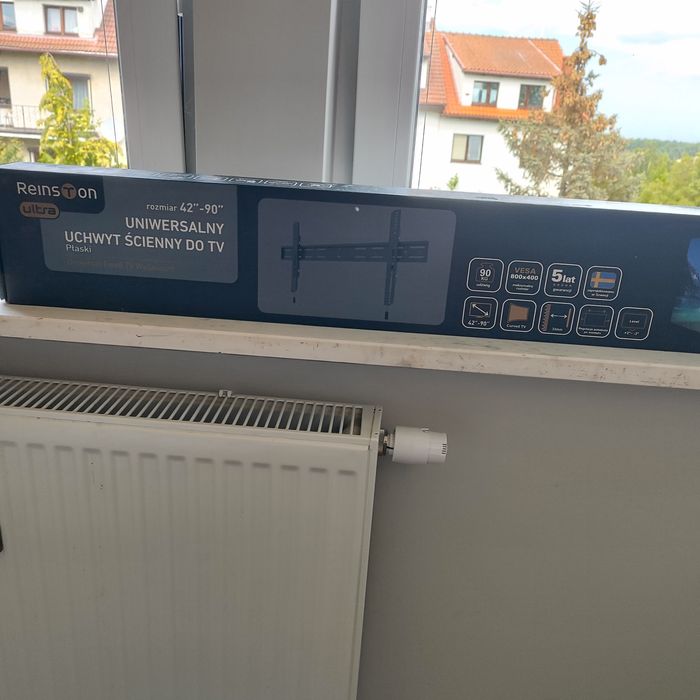 Uchwyt uniwersalny, ścienny na TV