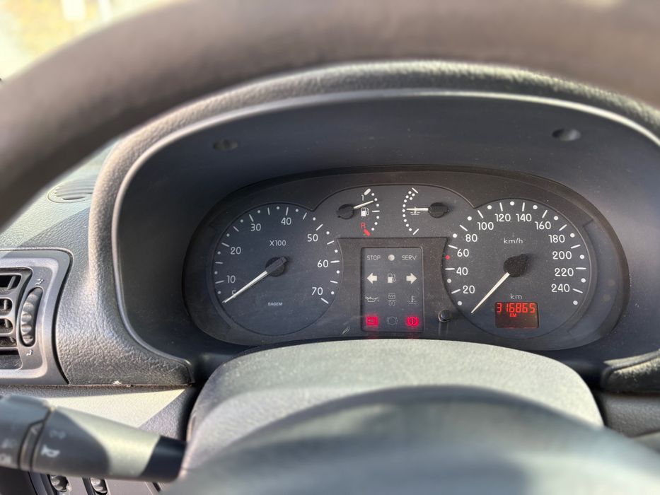 Carro renault clio
