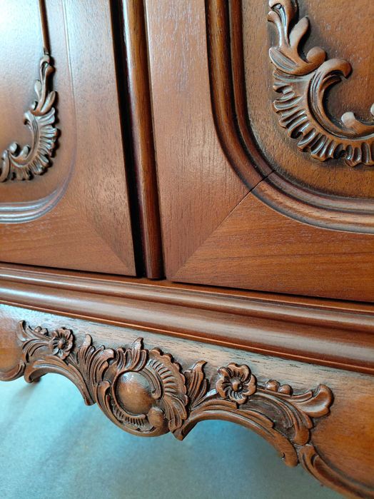 Piękna witryna - serwantka Ludwik Warrings po renowacji