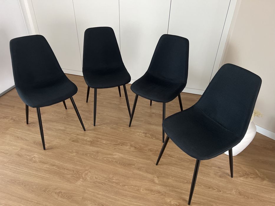 4 Cadeiras pretas em tecido