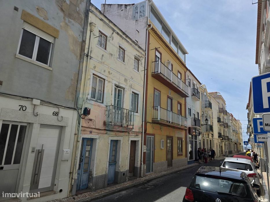 Investimento - Edifício p/ Recuperar - Centro da Nazaré — Nazaré, Leiria