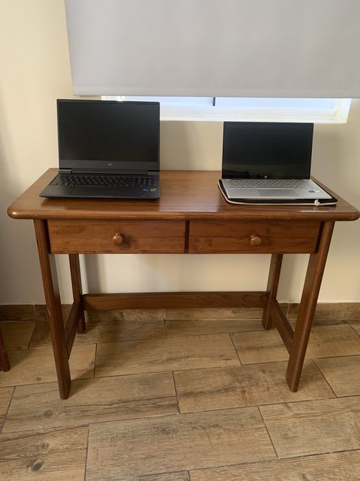 Secretaria com gavetas