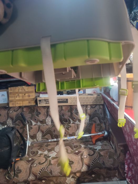 Продам столик кормильный!