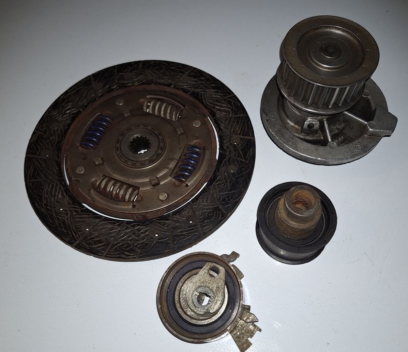 Помпа Opel Vectra A Astra F Kadett