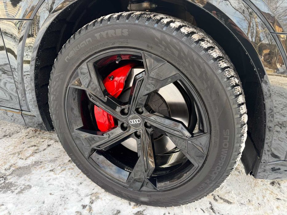 8
Audi Q8 e-tron 2023