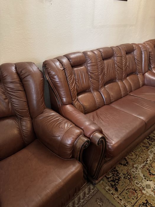 Conjunto de 3 sofás em pele cor castanha