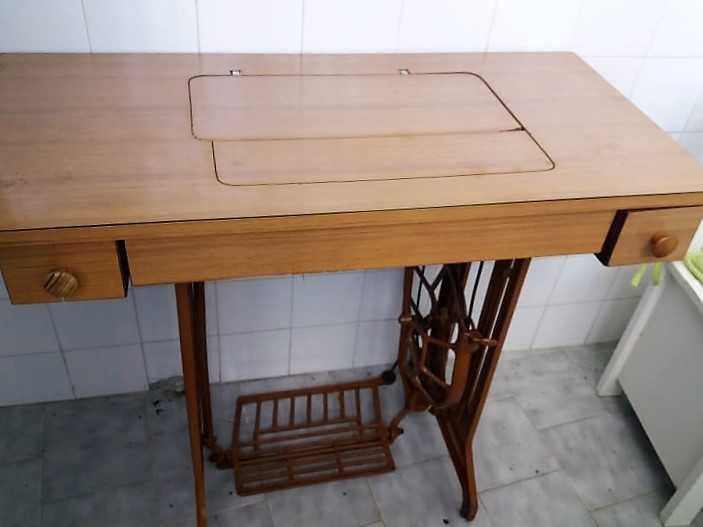 Vende-se máquina de costura Mundlos