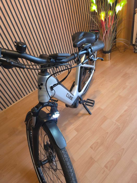 Rower elektryczny Cube Touring Hybrid Pro