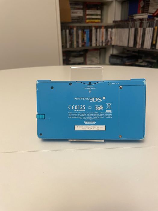 Konsola Nintendo DSi, z ładowarką