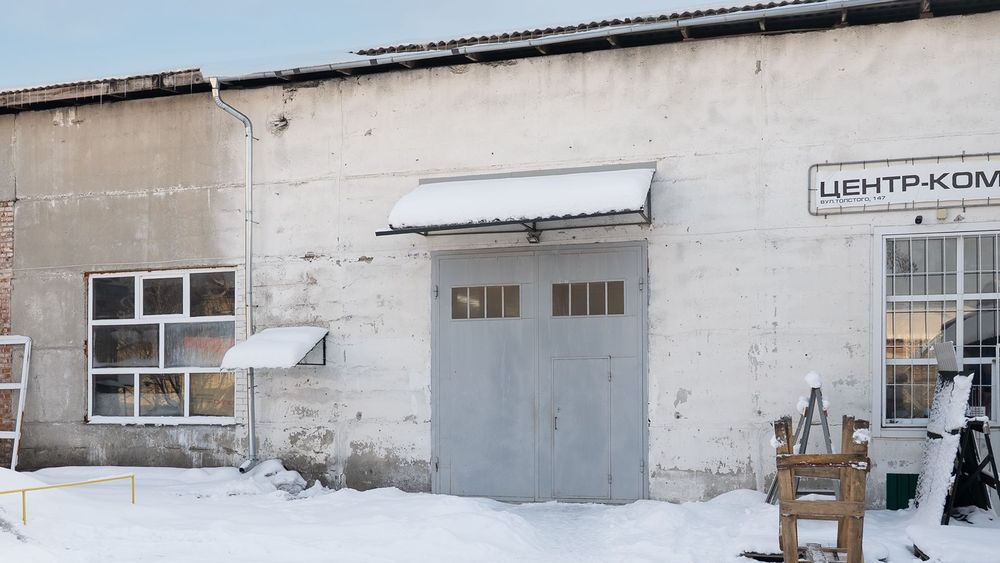 Продаж фасадне приміщення магазин склад 103,6 м2 вул. Довженко ремонт