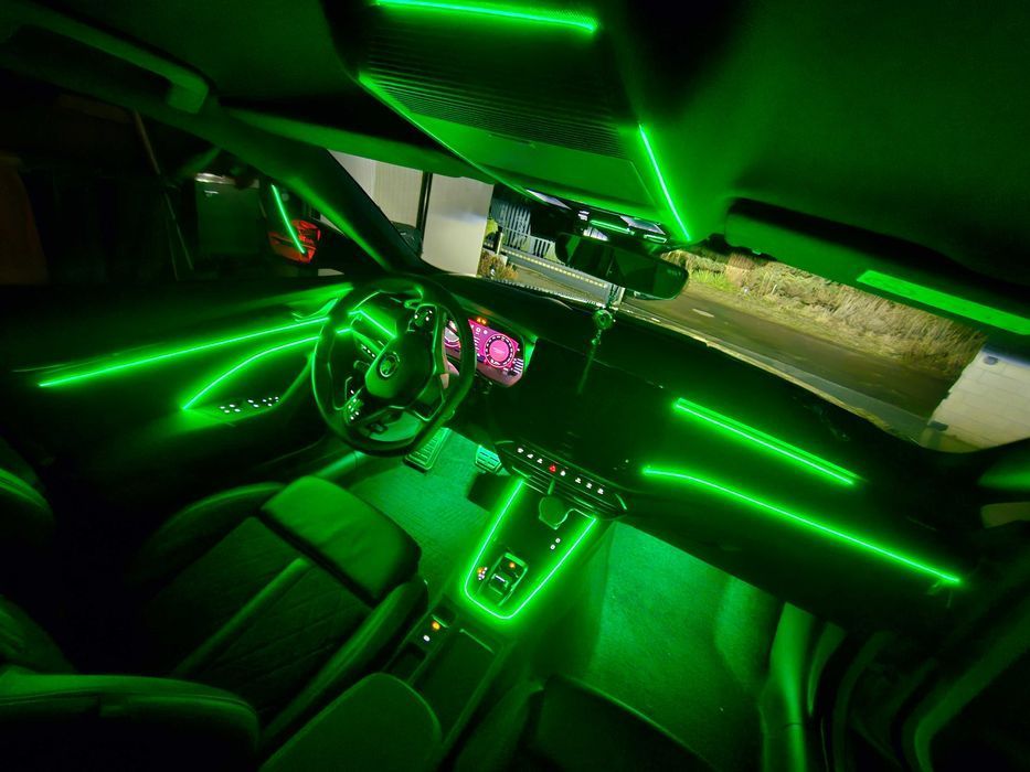 ŚWIATŁOWÓD LED AMBIENT OŚWIETLENIE WNĘTRZA 12V PASKI RGB MULTIKOLOR BEZ INGERENCJI KABLI SMARTFON BLUETOOTH PODŚWIETLENIE TUNING + MONTAŻ